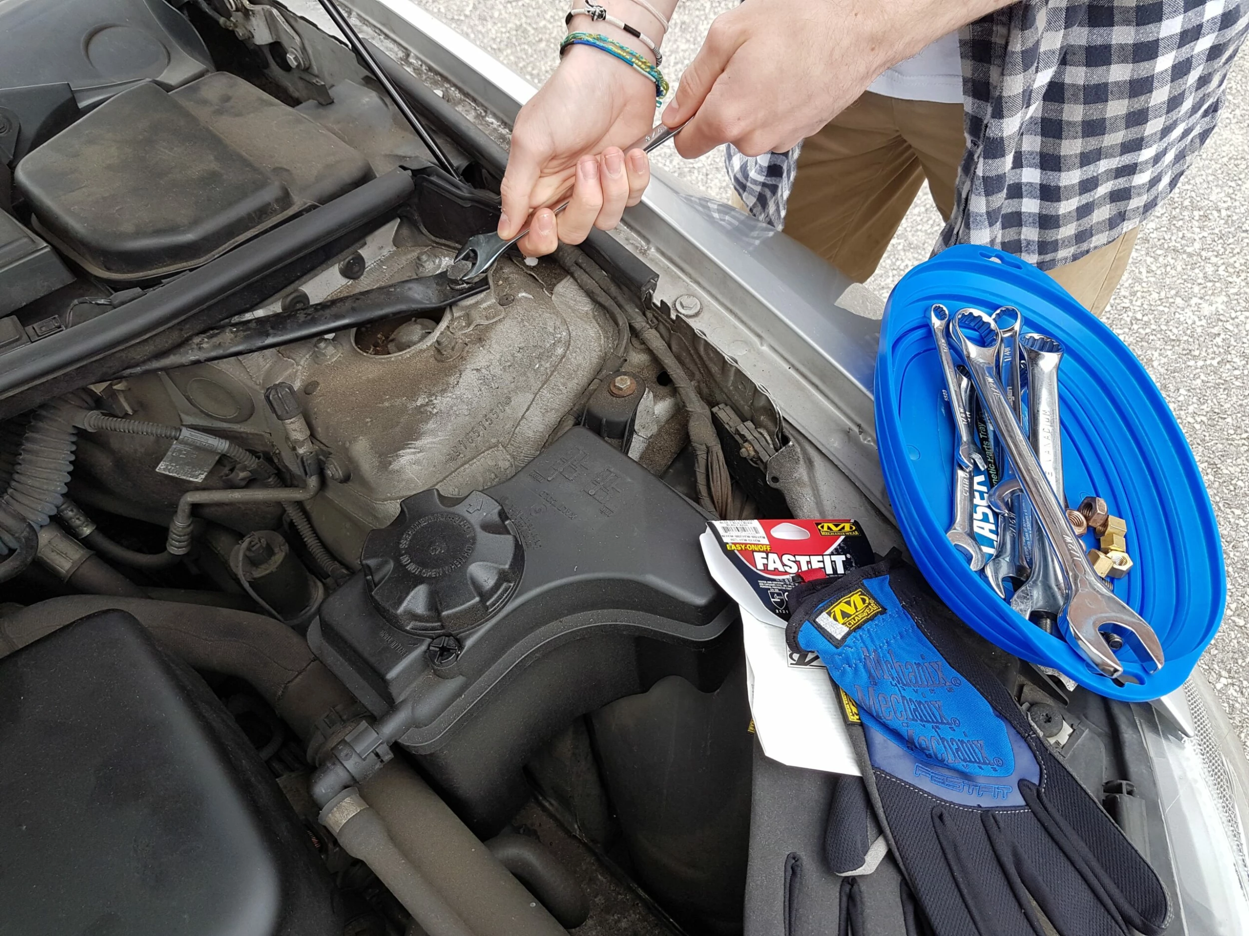 Laser Retractable Magnetic Parts / Tools Tray 3 Laser Retractable Magnetic Parts / Tools Tray