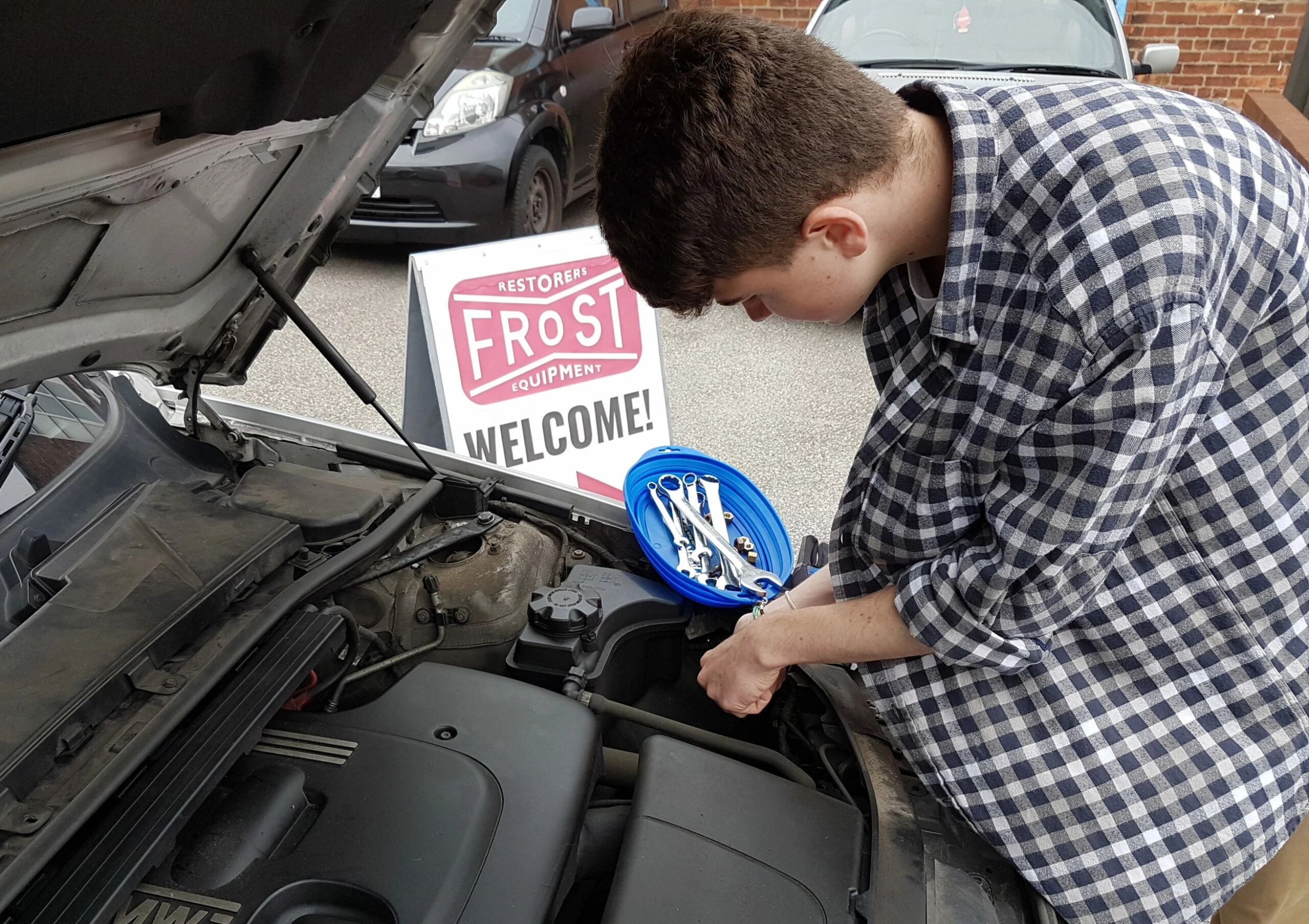 Laser Retractable Magnetic Parts / Tools Tray 7 Laser Retractable Magnetic Parts / Tools Tray - Image 5